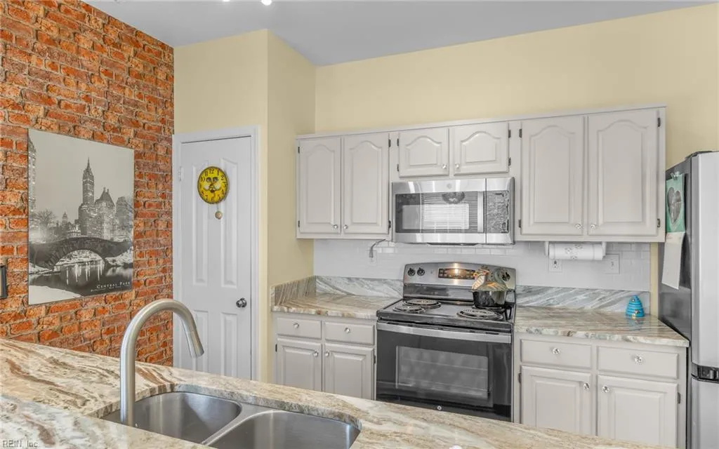 Virginia Beach, Virginia 23462, United States, 2 Bedrooms Bedrooms, ,3 BathroomsBathrooms,Residential,Pending,217056