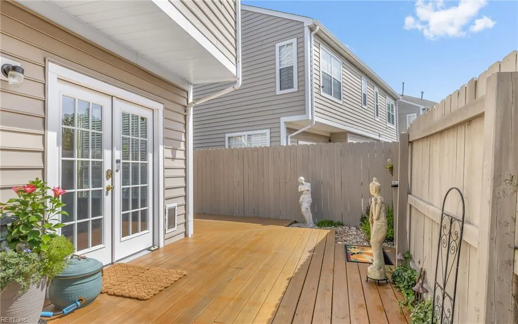 Virginia Beach, Virginia 23462, United States, 2 Bedrooms Bedrooms, ,3 BathroomsBathrooms,Residential,Pending,217056