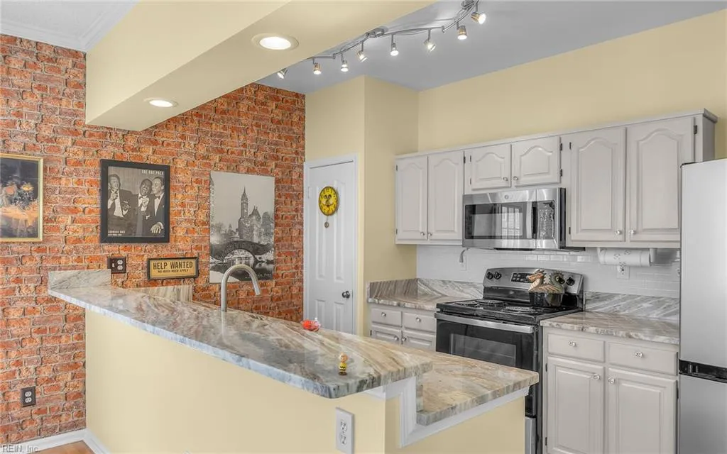 Virginia Beach, Virginia 23462, United States, 2 Bedrooms Bedrooms, ,3 BathroomsBathrooms,Residential,Pending,217056