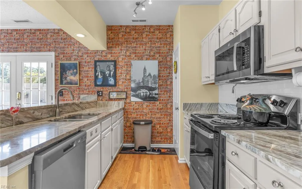 Virginia Beach, Virginia 23462, United States, 2 Bedrooms Bedrooms, ,3 BathroomsBathrooms,Residential,Pending,217056