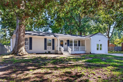 Photo of 166 Beechmont Drive, Newport News, VA 23608 (MLS # 10655334)