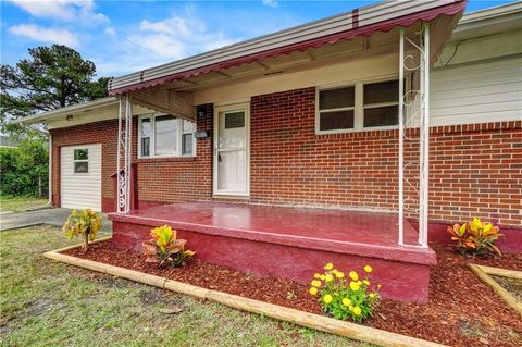 Photo of 909 Ellington Square, Portsmouth, VA 23701 (MLS # 10606238)