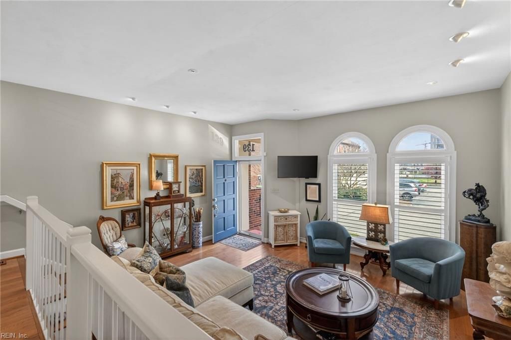 Photo of 139 Crawford Parkway #20, Portsmouth, VA 23704 (MLS # 10625025)