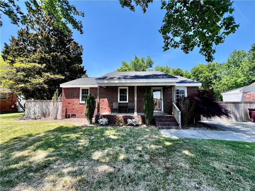 Photo of 1114 Woodland Terrace Drive, Chesapeake, VA 23323 (MLS # 10636563)
