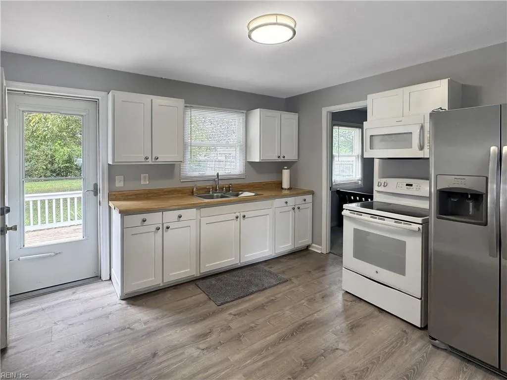 Hampton, Virginia 23666, United States, 3 Bedrooms Bedrooms, ,1 BathroomBathrooms,Residential,Active,232527