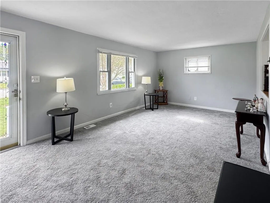 Hampton, Virginia 23666, United States, 3 Bedrooms Bedrooms, ,1 BathroomBathrooms,Residential,Active,232527