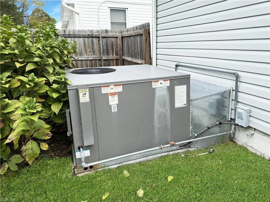 Hampton, Virginia 23666, United States, 3 Bedrooms Bedrooms, ,1 BathroomBathrooms,Residential,Active,232527