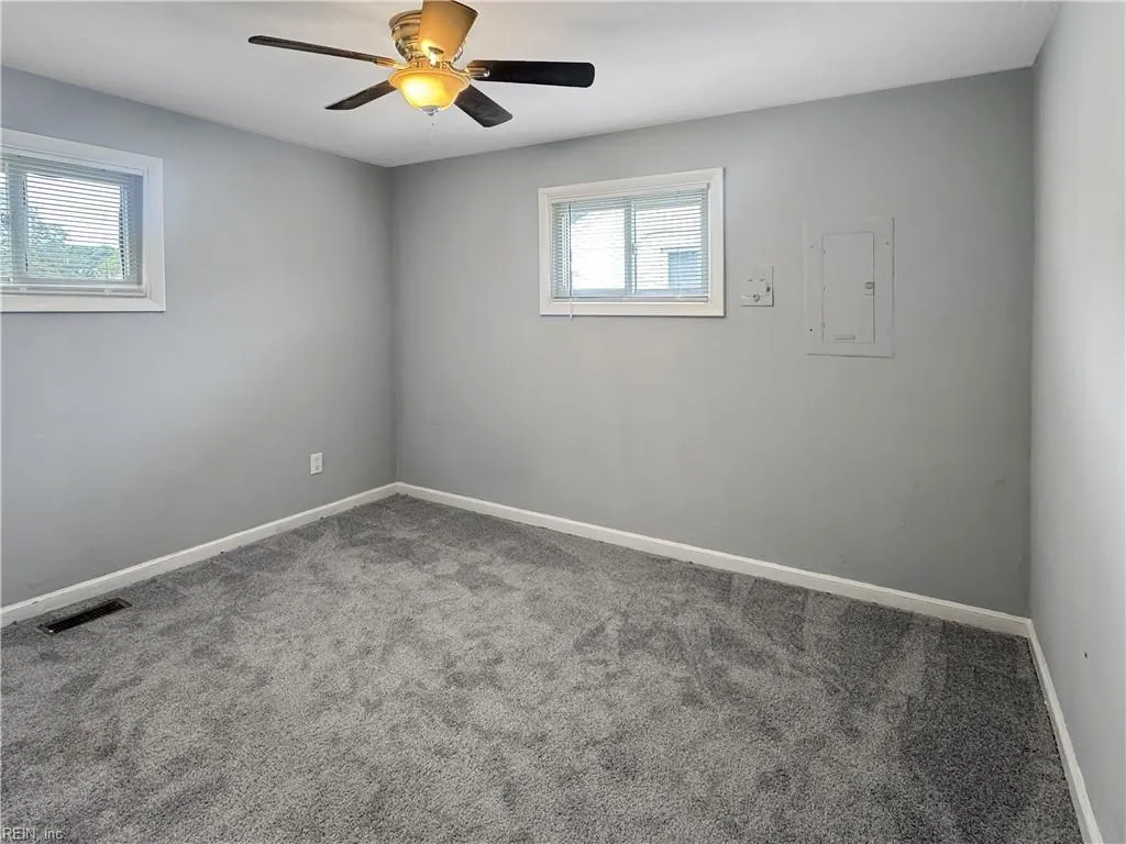 Hampton, Virginia 23666, United States, 3 Bedrooms Bedrooms, ,1 BathroomBathrooms,Residential,Active,232527