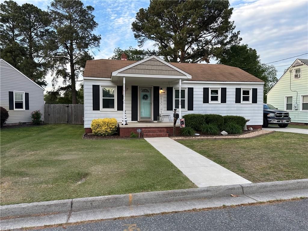 Photo of 20 S Colin Drive, Portsmouth, VA 23701 (MLS # 10630713)
