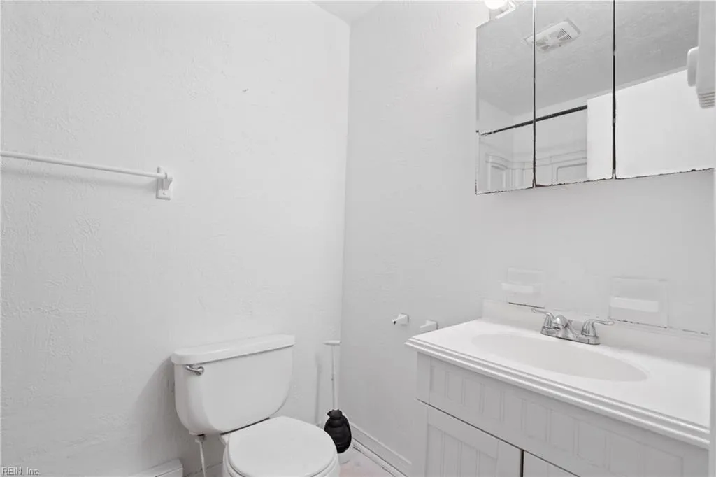 Chesapeake, Virginia 23324, United States, 3 Bedrooms Bedrooms, ,2 BathroomsBathrooms,Residential,Pending,84948