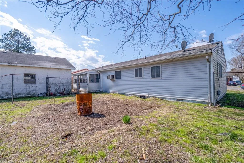 Chesapeake, Virginia 23324, United States, 3 Bedrooms Bedrooms, ,2 BathroomsBathrooms,Residential,Pending,84948