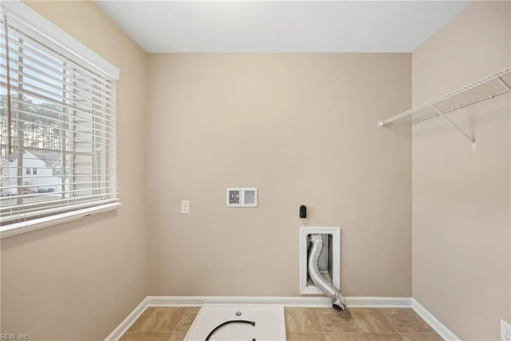 Suffolk, Virginia 23434, United States, 5 Bedrooms Bedrooms, ,5 BathroomsBathrooms,Residential,Pending,3781