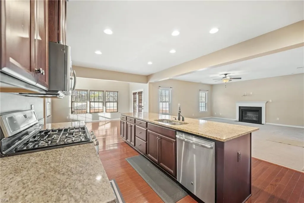 Suffolk, Virginia 23434, United States, 5 Bedrooms Bedrooms, ,5 BathroomsBathrooms,Residential,Pending,3781