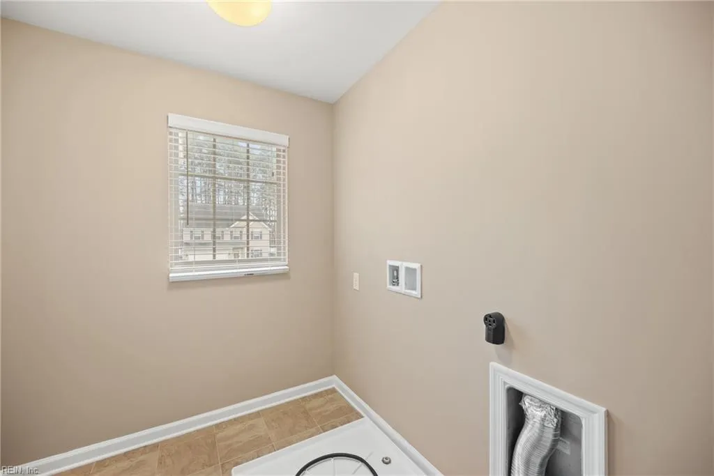 Suffolk, Virginia 23434, United States, 5 Bedrooms Bedrooms, ,5 BathroomsBathrooms,Residential,Pending,3781