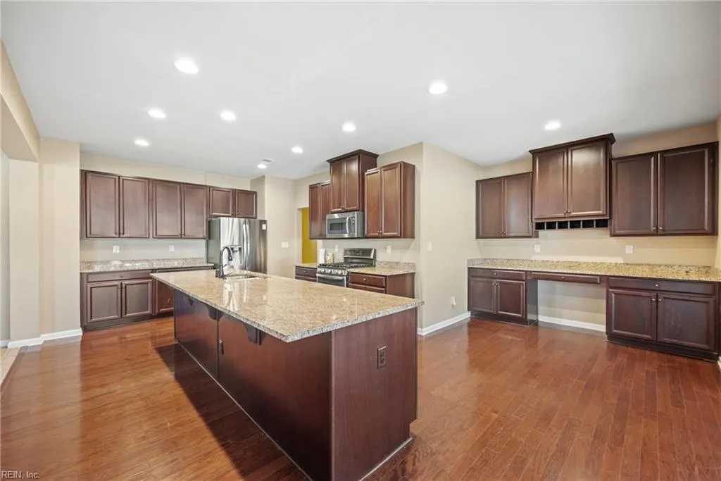 Suffolk, Virginia 23434, United States, 5 Bedrooms Bedrooms, ,5 BathroomsBathrooms,Residential,Pending,3781