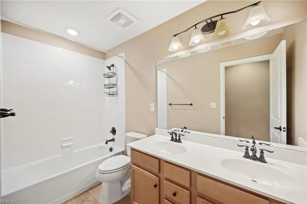 Suffolk, Virginia 23434, United States, 5 Bedrooms Bedrooms, ,5 BathroomsBathrooms,Residential,Pending,3781