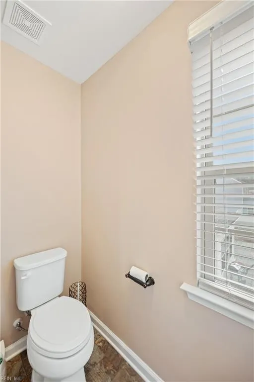 Suffolk, Virginia 23434, United States, 5 Bedrooms Bedrooms, ,5 BathroomsBathrooms,Residential,Pending,3781