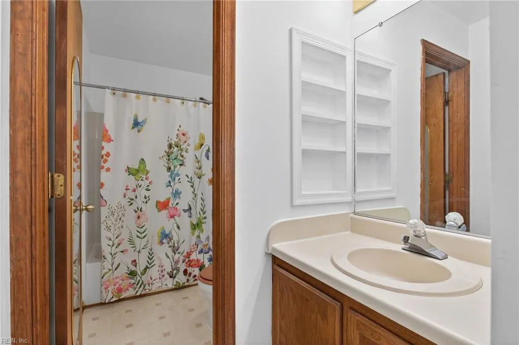 Chesapeake, Virginia 23320, United States, 4 Bedrooms Bedrooms, ,2 BathroomsBathrooms,Residential,Active,220926