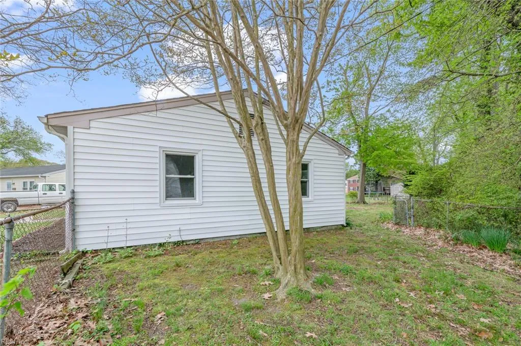 Hampton, Virginia 23669, United States, 3 Bedrooms Bedrooms, ,2 BathroomsBathrooms,Residential,Pending,110598