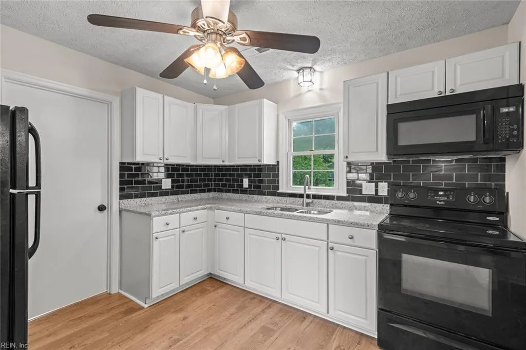 Hampton, Virginia 23669, United States, 3 Bedrooms Bedrooms, ,2 BathroomsBathrooms,Residential,Pending,110598