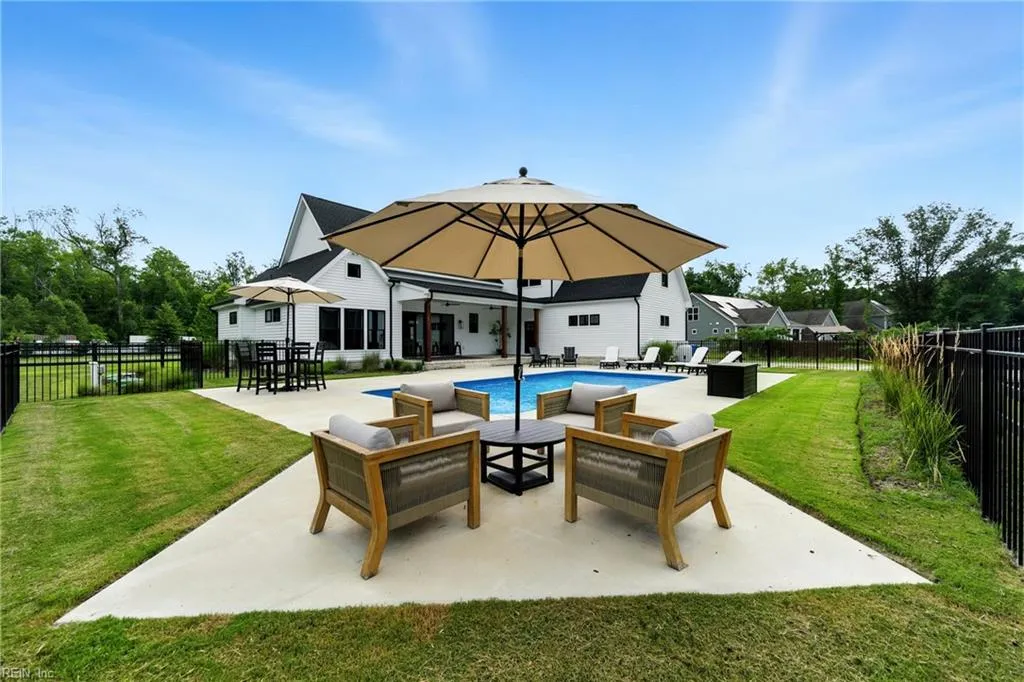 Chesapeake, Virginia 23322, United States, 4 Bedrooms Bedrooms, ,4 BathroomsBathrooms,Residential,Pending,180345