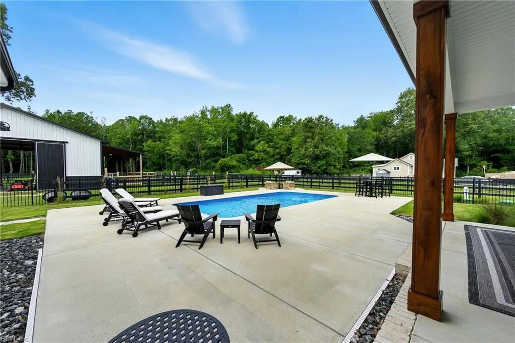 Chesapeake, Virginia 23322, United States, 4 Bedrooms Bedrooms, ,4 BathroomsBathrooms,Residential,Pending,180345