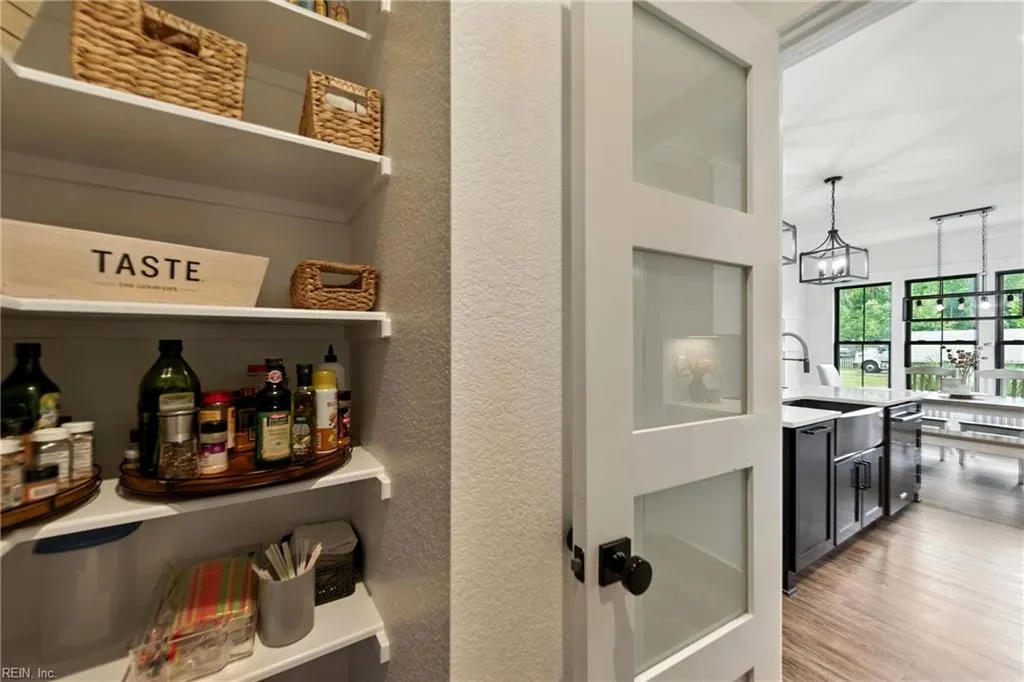 Chesapeake, Virginia 23322, United States, 4 Bedrooms Bedrooms, ,4 BathroomsBathrooms,Residential,Pending,180345