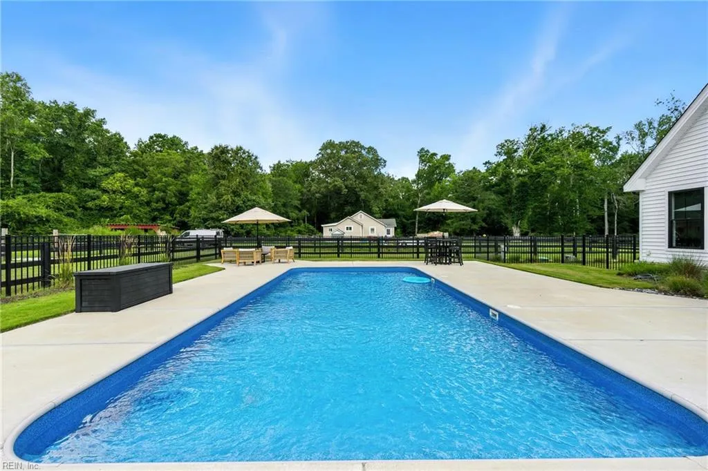 Chesapeake, Virginia 23322, United States, 4 Bedrooms Bedrooms, ,4 BathroomsBathrooms,Residential,Pending,180345