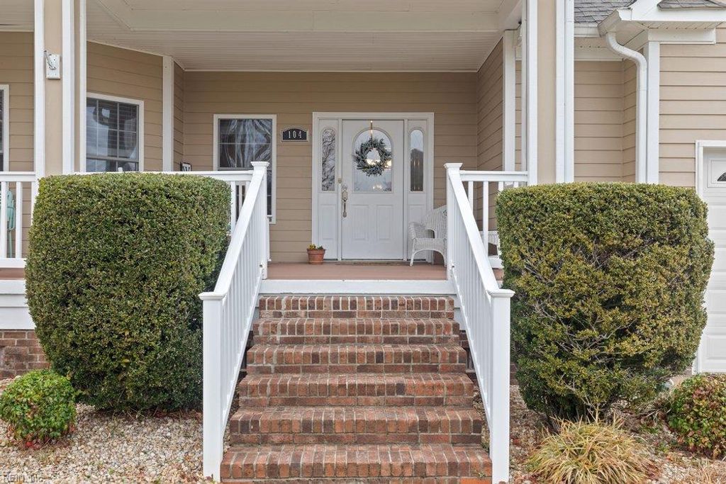 Photo of 104 Egret Cove, Moyock, NC 27958 (MLS # 10621038)