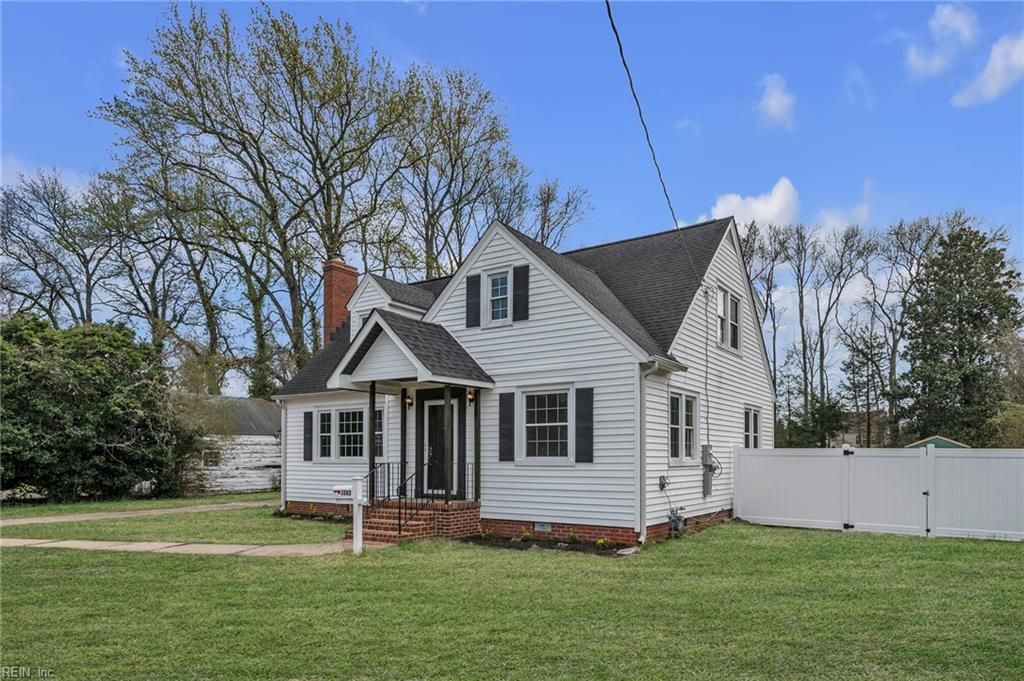 Photo of 1263 W Queen Street, Hampton, VA 23669 (MLS # 10635334)
