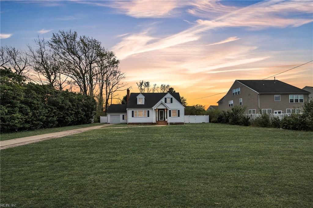 Photo of 1263 W Queen Street, Hampton, VA 23669 (MLS # 10635334)