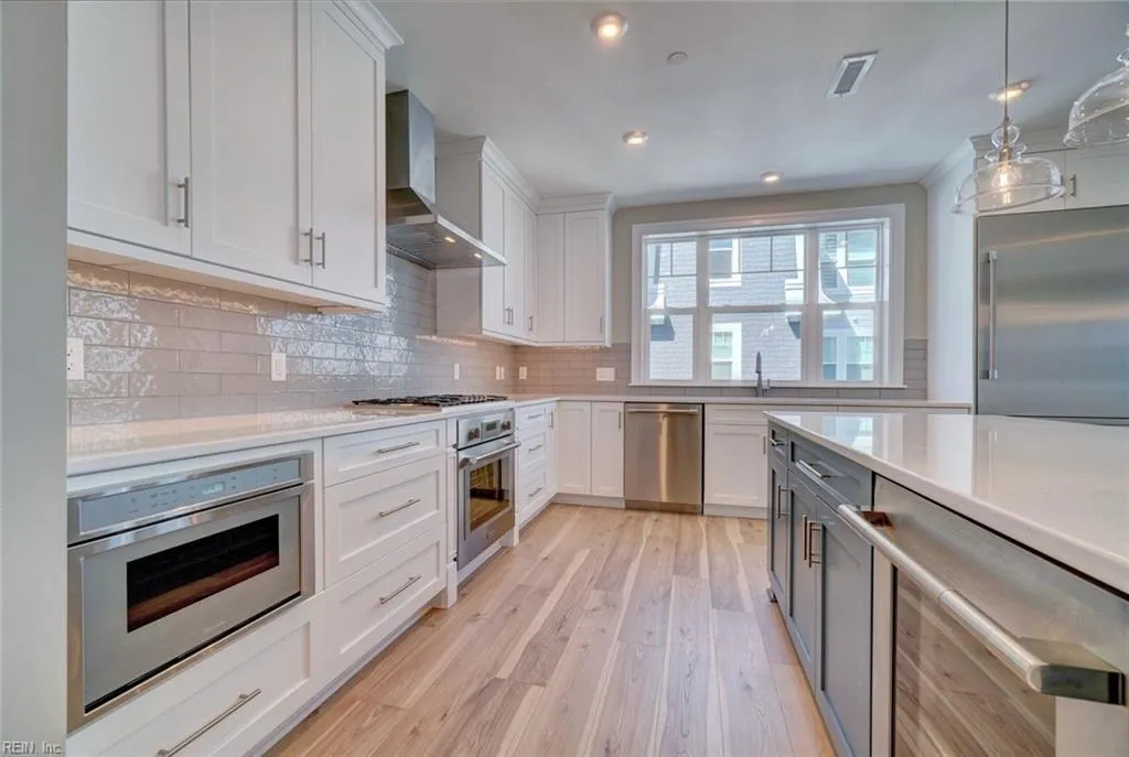 Virginia Beach, Virginia 23451, United States, 3 Bedrooms Bedrooms, ,3 BathroomsBathrooms,Residential,Active,228663