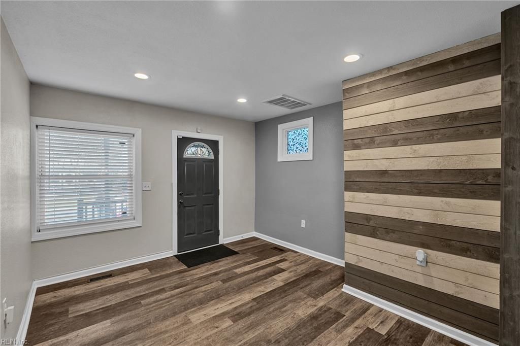 Photo of 3212 Lens Avenue, Norfolk, VA 23509 (MLS # 10623691)