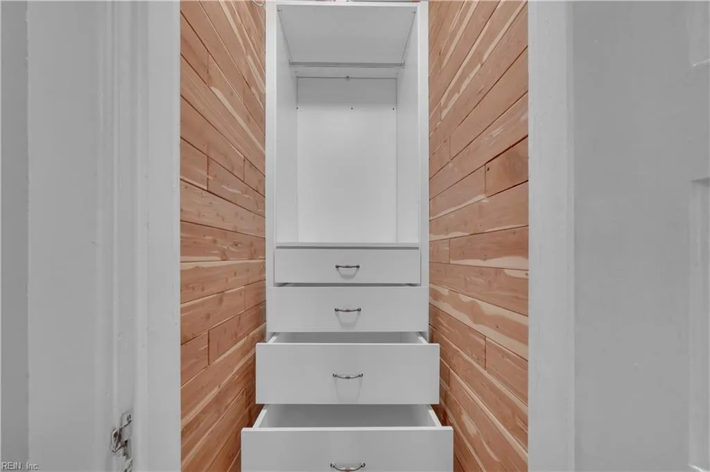 Norfolk, Virginia 23507, United States, 4 Bedrooms Bedrooms, ,3 BathroomsBathrooms,Residential,Active,209329