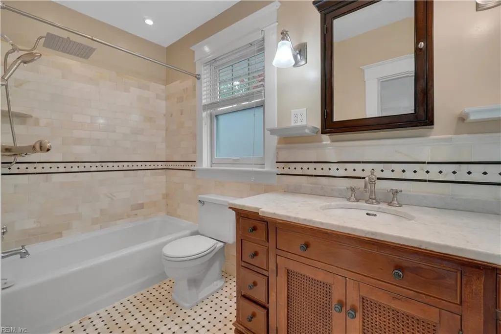 Norfolk, Virginia 23507, United States, 4 Bedrooms Bedrooms, ,3 BathroomsBathrooms,Residential,Active,209329