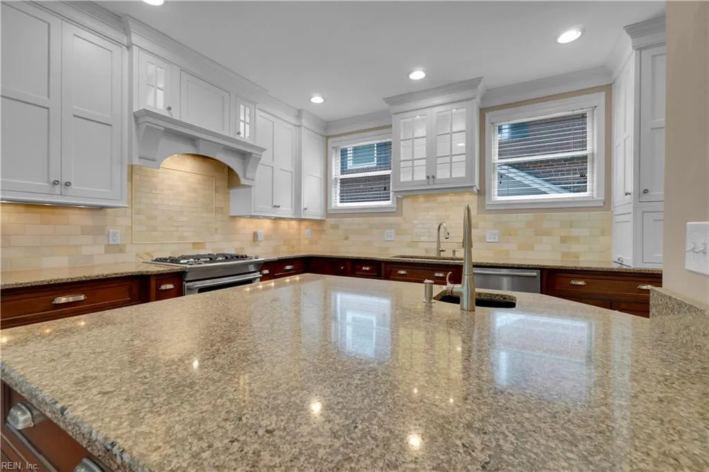 Norfolk, Virginia 23507, United States, 4 Bedrooms Bedrooms, ,3 BathroomsBathrooms,Residential,Active,209329