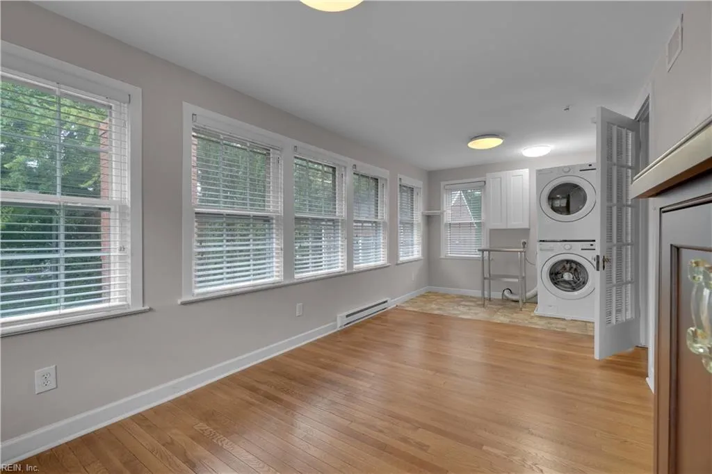 Norfolk, Virginia 23507, United States, 4 Bedrooms Bedrooms, ,3 BathroomsBathrooms,Residential,Active,209329