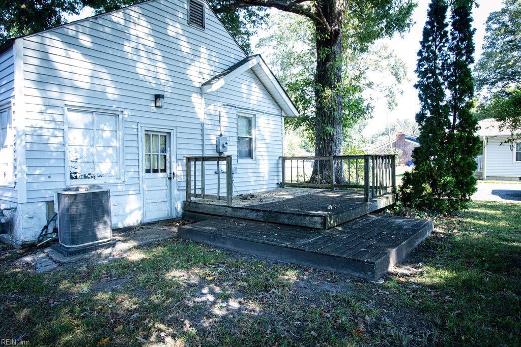 Photo of 5137 Kennebeck Avenue, Norfolk, VA 23513 (MLS # 10658314)