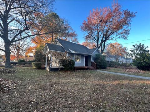 Photo of 3401 Somme Avenue, Norfolk, VA 23509 (MLS # 10611845)