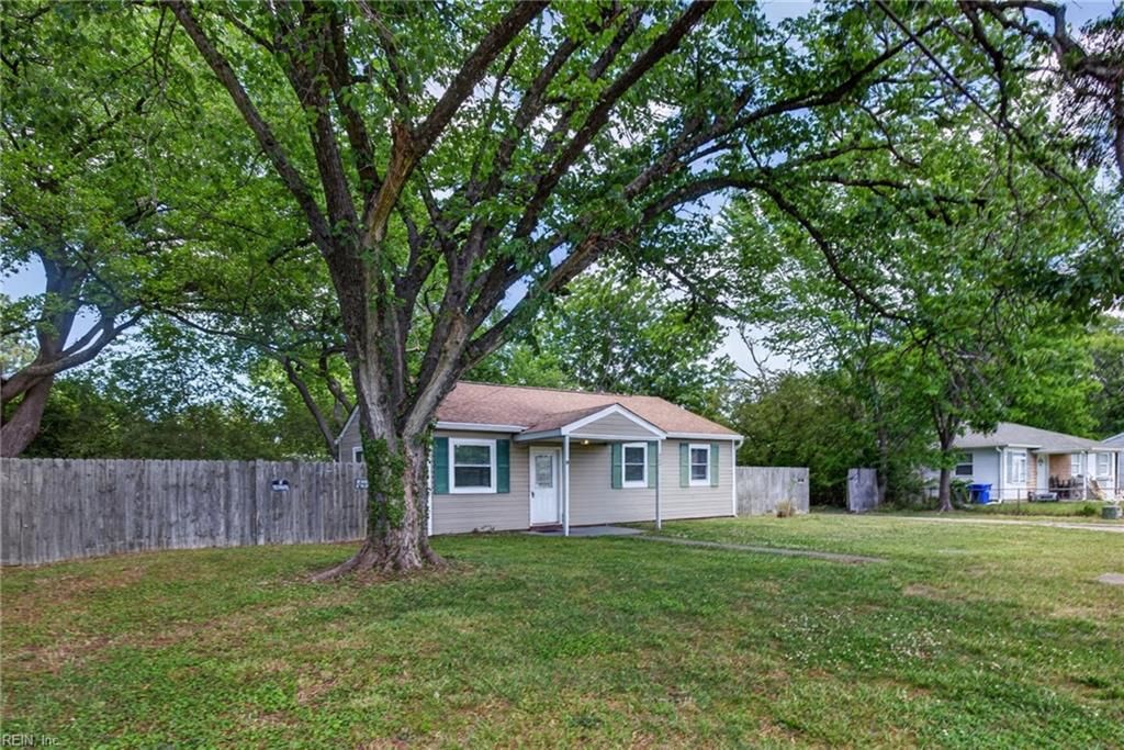 Photo of 237 Beacon Road, Portsmouth, VA 23702 (MLS # 10636291)