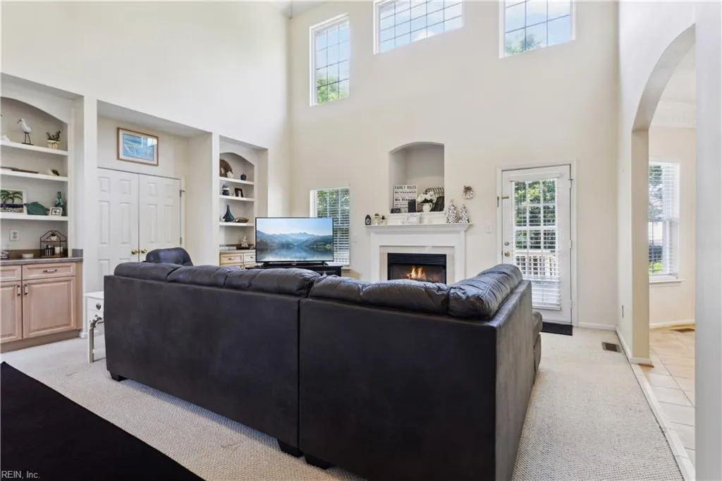 Virginia Beach, Virginia 23453, United States, 5 Bedrooms Bedrooms, ,3 BathroomsBathrooms,Residential,Active,130730