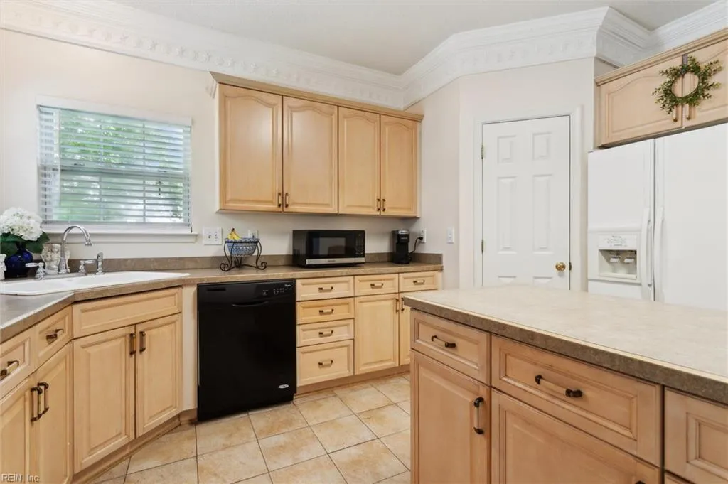 Virginia Beach, Virginia 23453, United States, 5 Bedrooms Bedrooms, ,3 BathroomsBathrooms,Residential,Active,130730