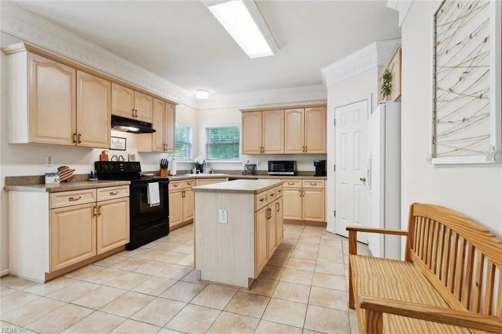 Virginia Beach, Virginia 23453, United States, 5 Bedrooms Bedrooms, ,3 BathroomsBathrooms,Residential,Active,130730