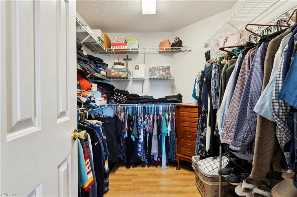 Virginia Beach, Virginia 23453, United States, 5 Bedrooms Bedrooms, ,3 BathroomsBathrooms,Residential,Active,130730