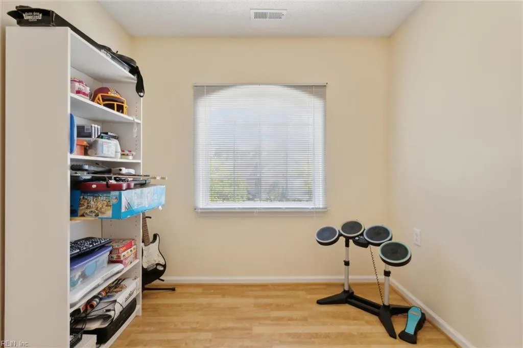 Virginia Beach, Virginia 23453, United States, 5 Bedrooms Bedrooms, ,3 BathroomsBathrooms,Residential,Active,130730