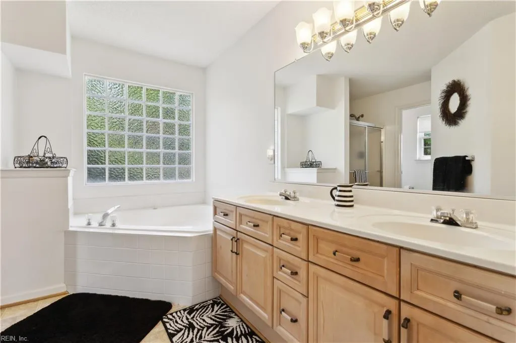 Virginia Beach, Virginia 23453, United States, 5 Bedrooms Bedrooms, ,3 BathroomsBathrooms,Residential,Active,130730