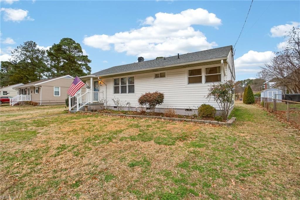 Photo of 12 Warren Drive, Portsmouth, VA 23701 (MLS # 10623154)