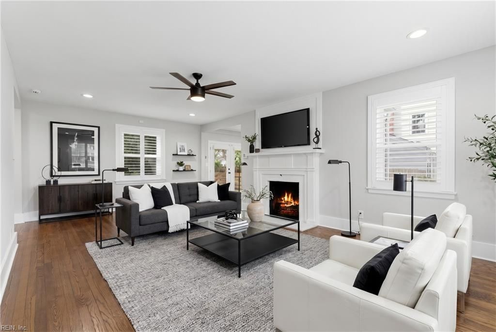 Photo of 1049 N Lexan Crescent, Norfolk, VA 23508 (MLS # 10632348)