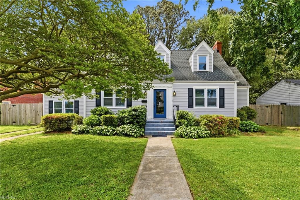 Photo of 1049 N Lexan Crescent, Norfolk, VA 23508 (MLS # 10632348)
