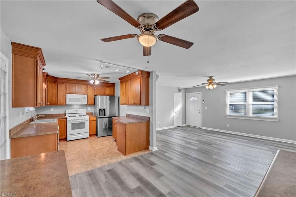 Photo of 405 Courtney Arch, Virginia Beach, VA 23452 (MLS # 10608611)